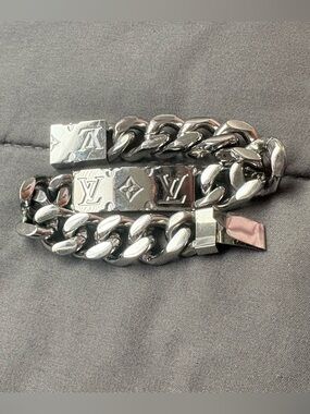 Louis Vuitton Monogram Silver Chain bracelet